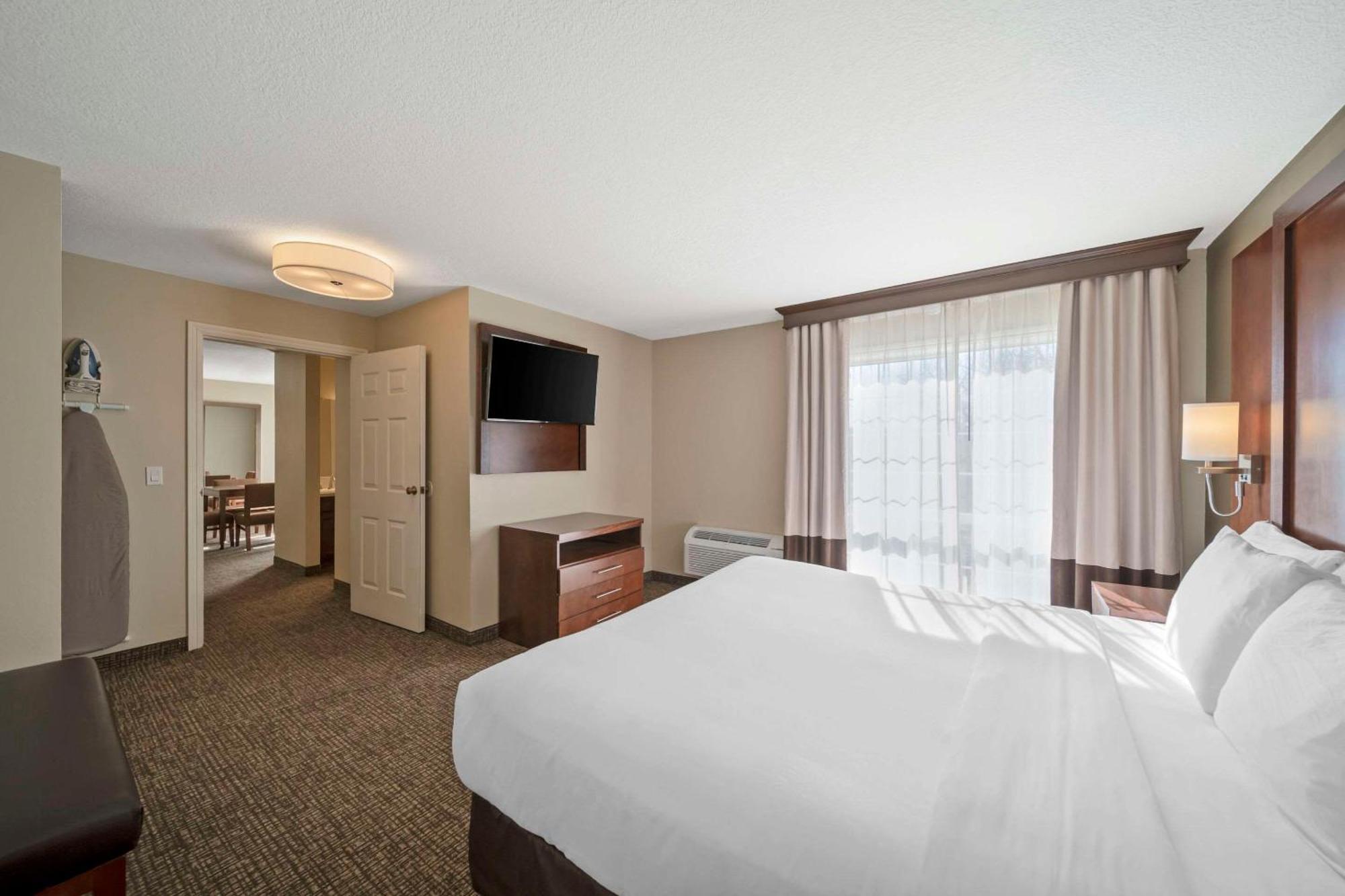 Comfort Suites Red Bluff Near I-5 Экстерьер фото