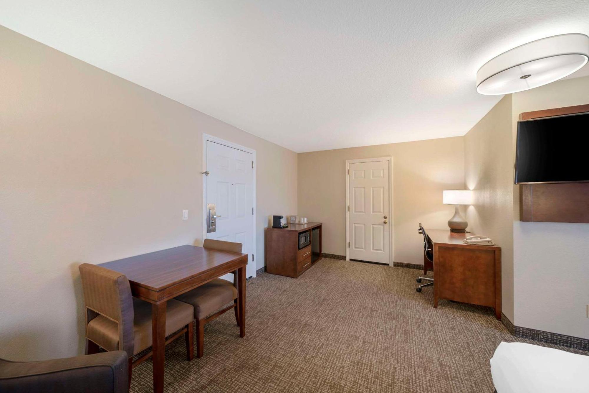 Comfort Suites Red Bluff Near I-5 Экстерьер фото
