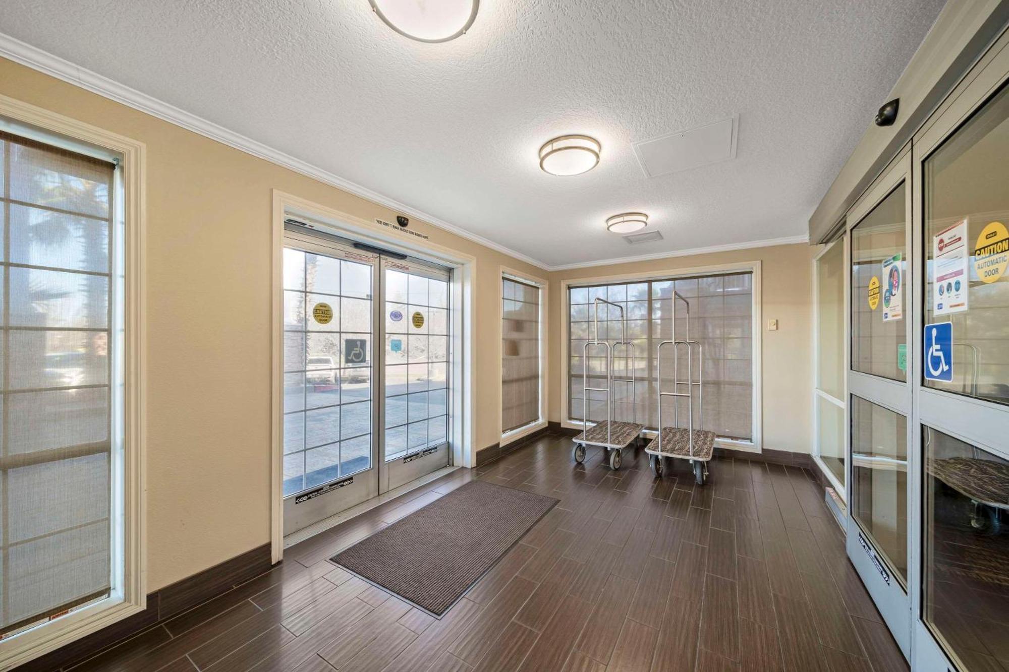 Comfort Suites Red Bluff Near I-5 Экстерьер фото